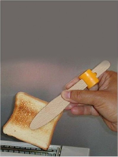 Pince à toast en bois